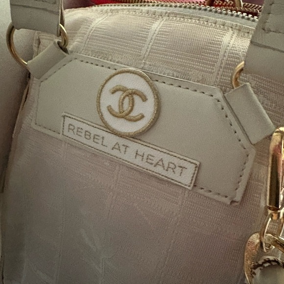 Chanel made in France silk logos white mini crossbody about 9” high w auth card - Picture 4 of 15